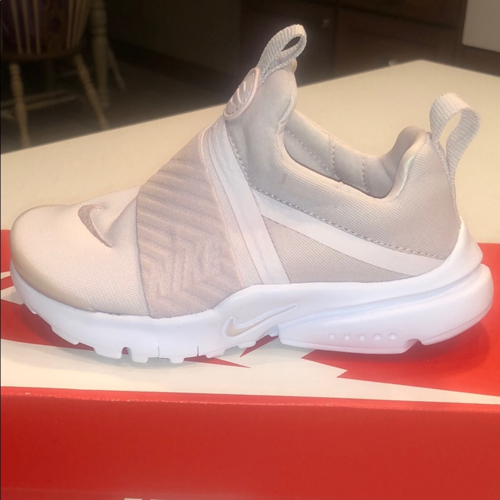 Girls Nike size 11c